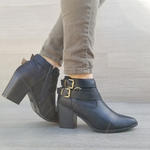 Pointy Toe Black Ankle Boots w/ Buckles-B - Picture 5 of 8